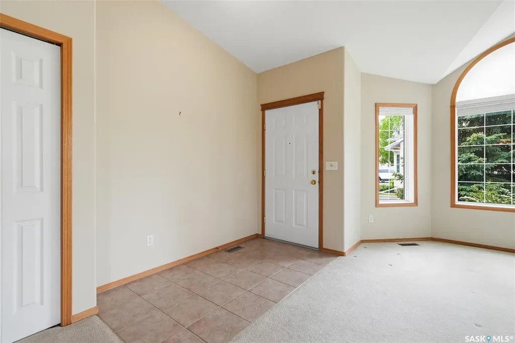 927 Heritage View Saskatoon SK S7H 5S2