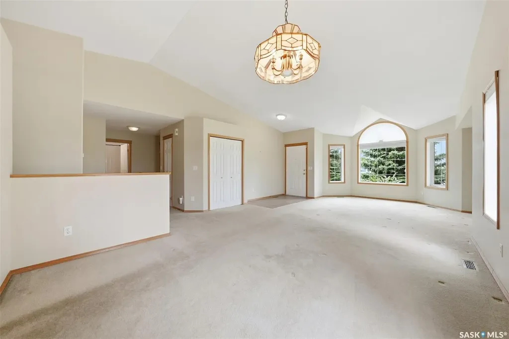 927 Heritage View Saskatoon SK S7H 5S2