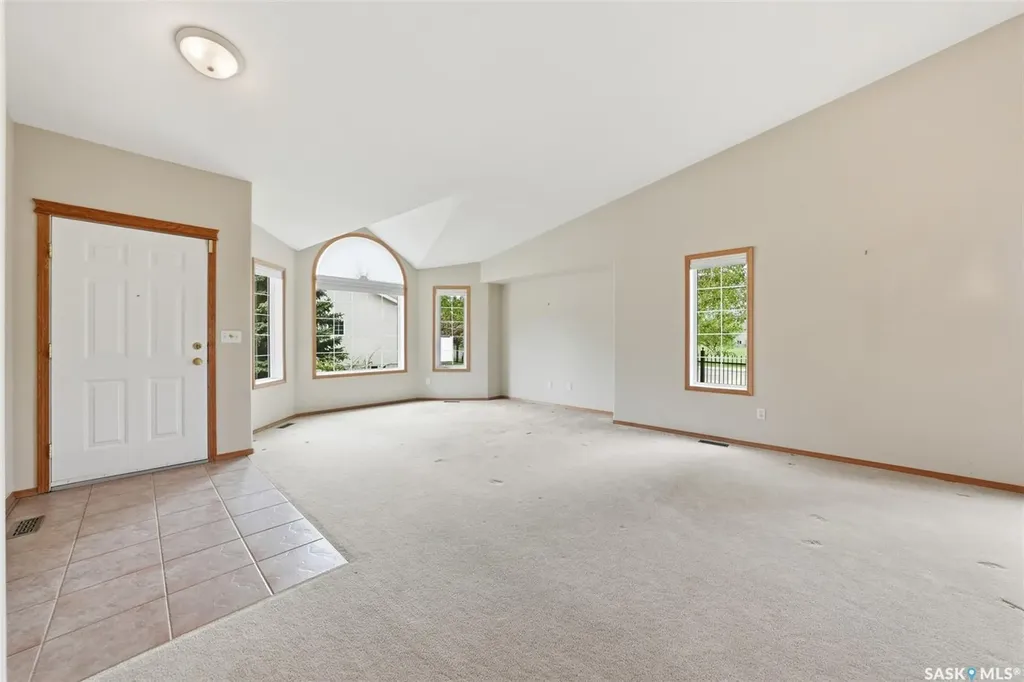 927 Heritage View Saskatoon SK S7H 5S2
