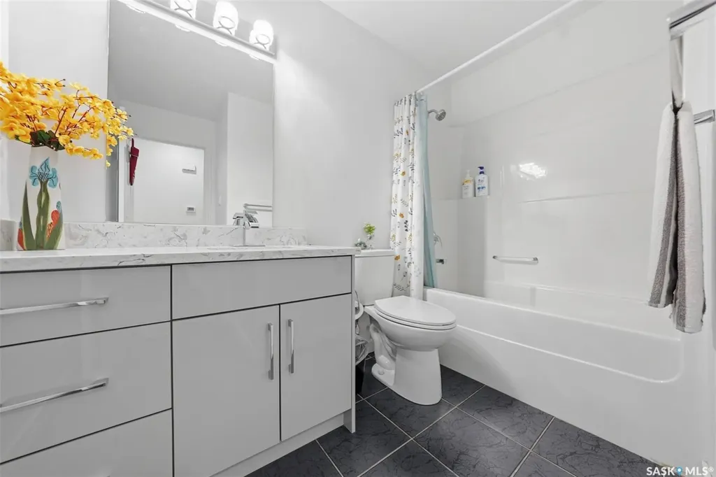 408 L Avenue N Saskatoon SK S7L 2P7