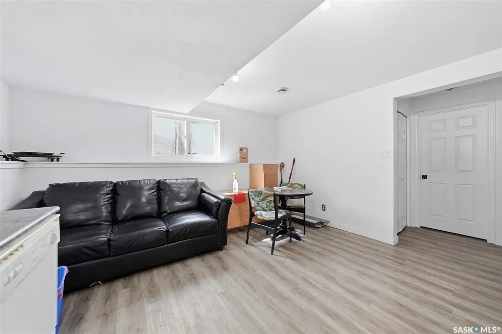 408 L Avenue N Saskatoon SK S7L 2P7