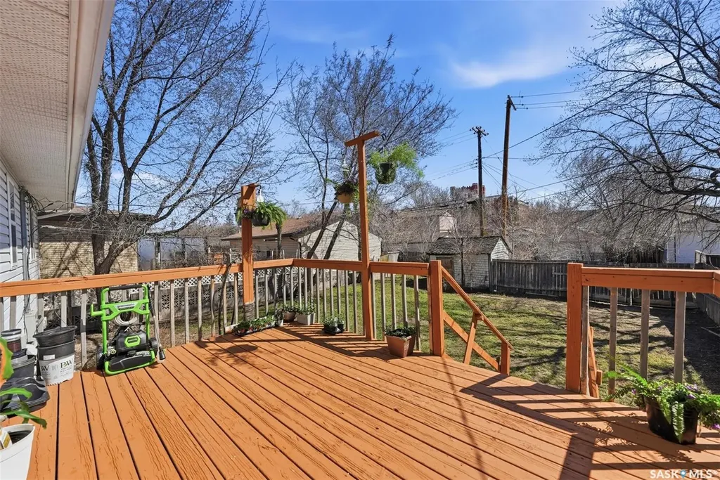 408 L Avenue N Saskatoon SK S7L 2P7