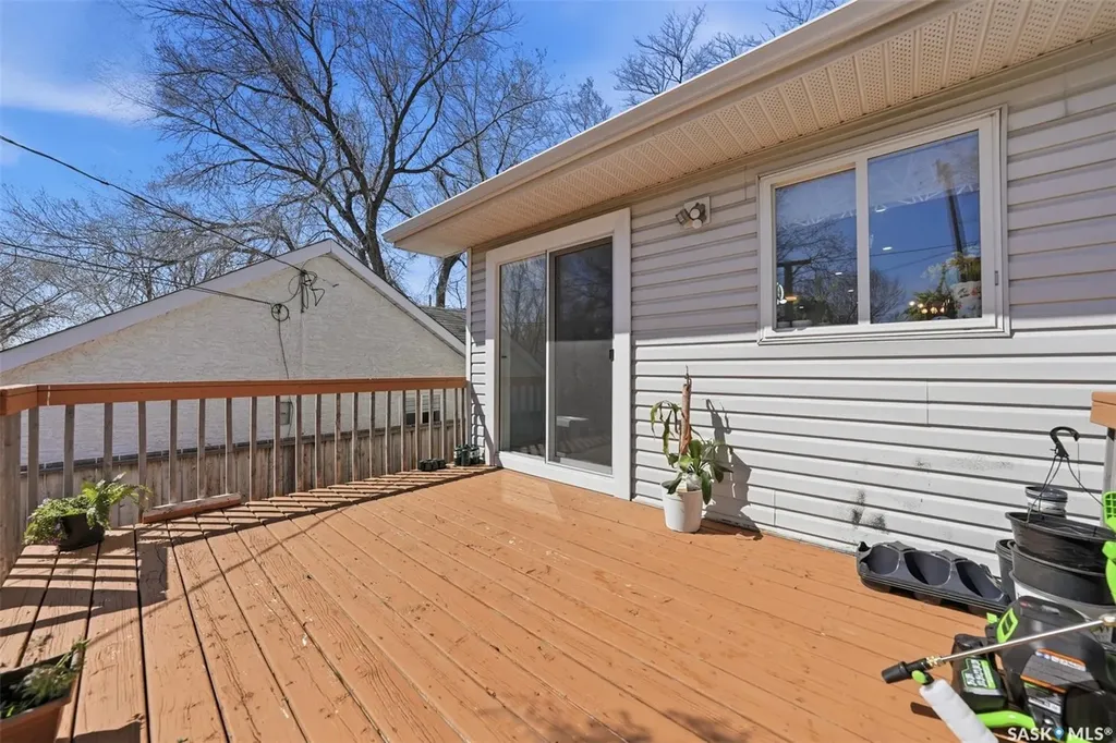 408 L Avenue N Saskatoon SK S7L 2P7