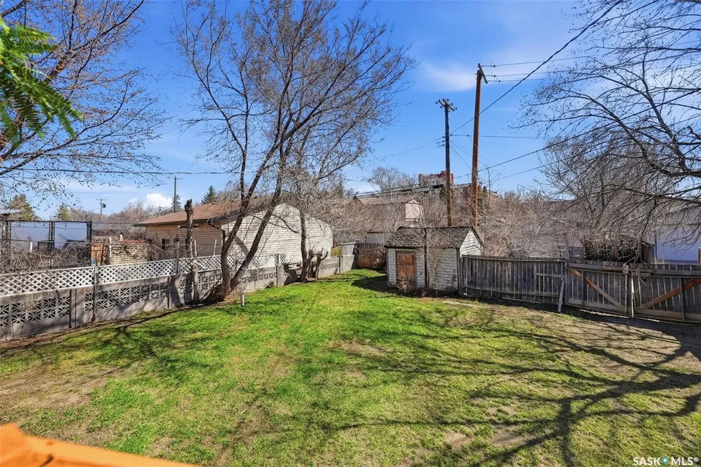 408 L Avenue N Saskatoon SK S7L 2P7