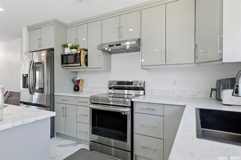 408 L Avenue N Saskatoon SK S7L 2P7