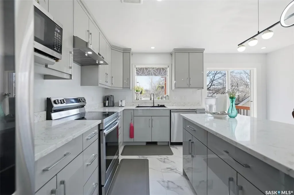 408 L Avenue N Saskatoon SK S7L 2P7