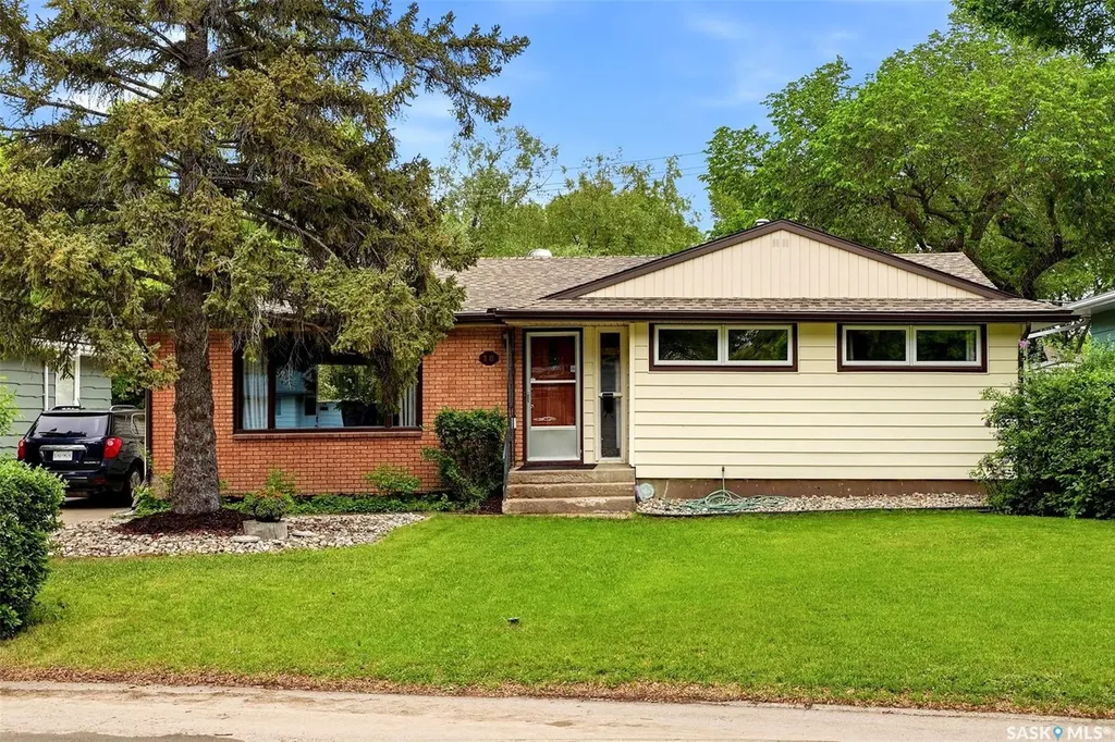 18 Bole Place Regina SK S4S 3W7