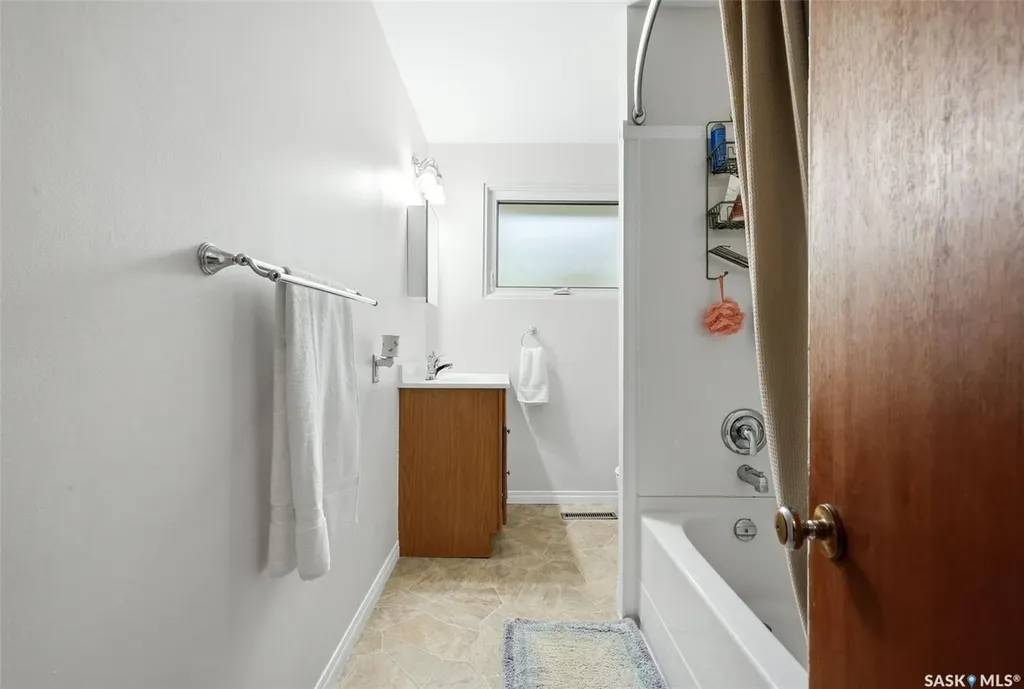 18 Bole Place Regina SK S4S 3W7