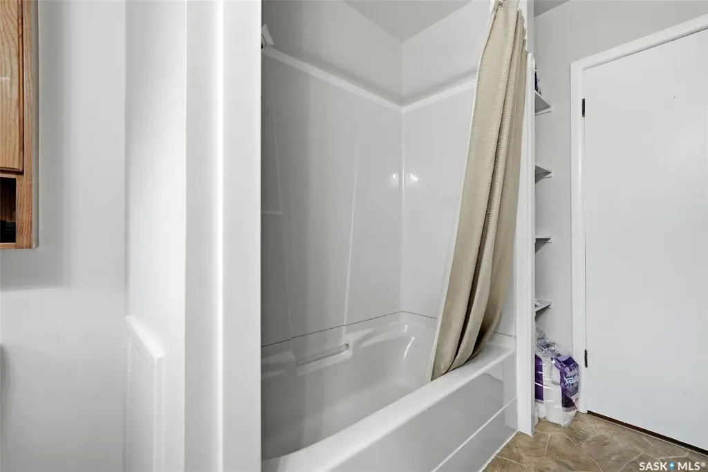 18 Bole Place Regina SK S4S 3W7