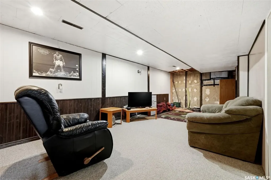 18 Bole Place Regina SK S4S 3W7