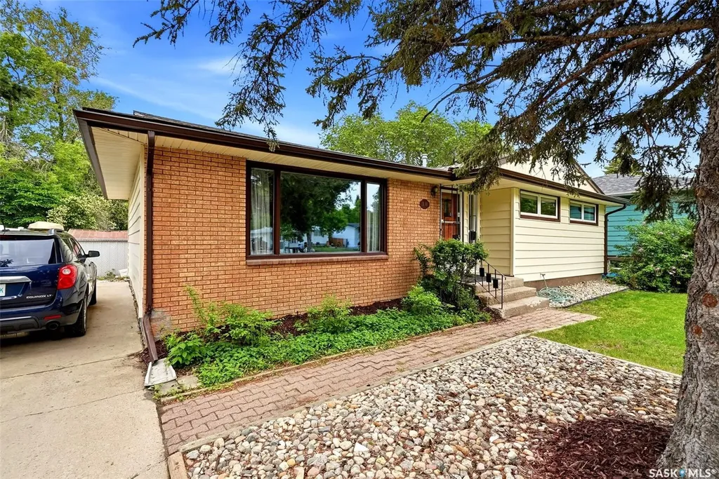 18 Bole Place Regina SK S4S 3W7