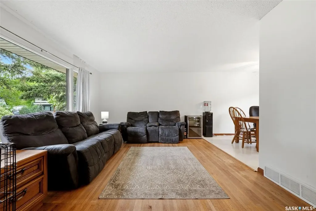 18 Bole Place Regina SK S4S 3W7