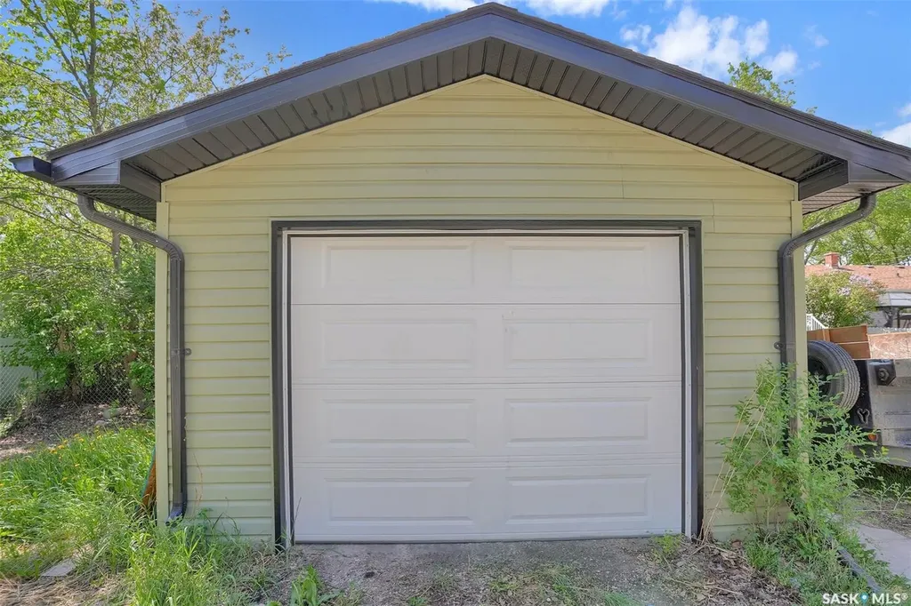 1357 Aberdeen Street Regina SK S4T 5K3