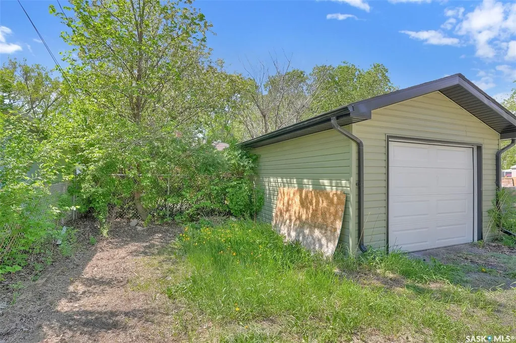 1357 Aberdeen Street Regina SK S4T 5K3