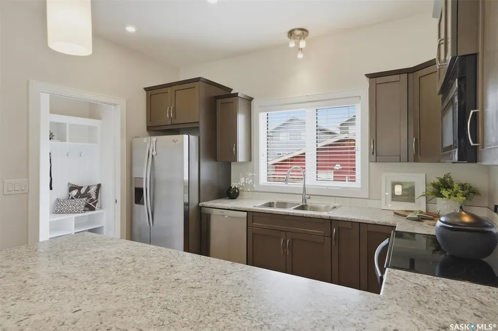 1025 Parr Hill Drive Martensville SK S0K 2T1