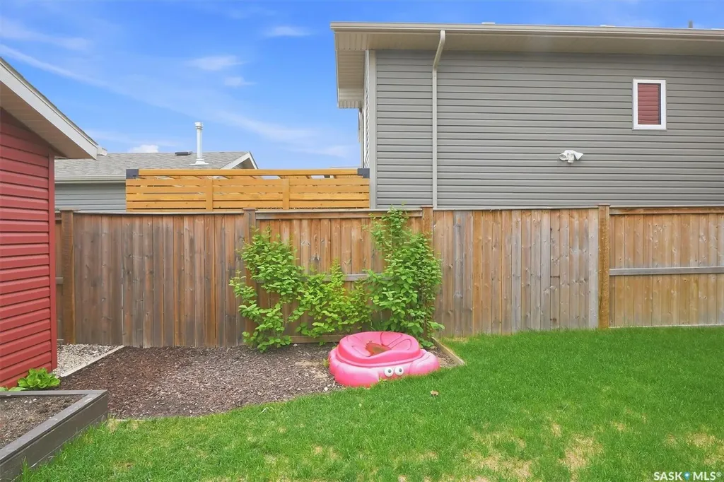 1025 Parr Hill Drive Martensville SK S0K 2T1