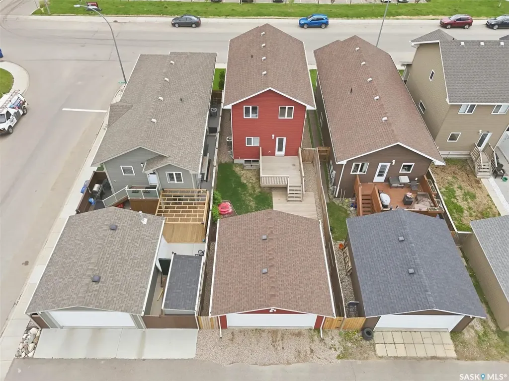 1025 Parr Hill Drive Martensville SK S0K 2T1