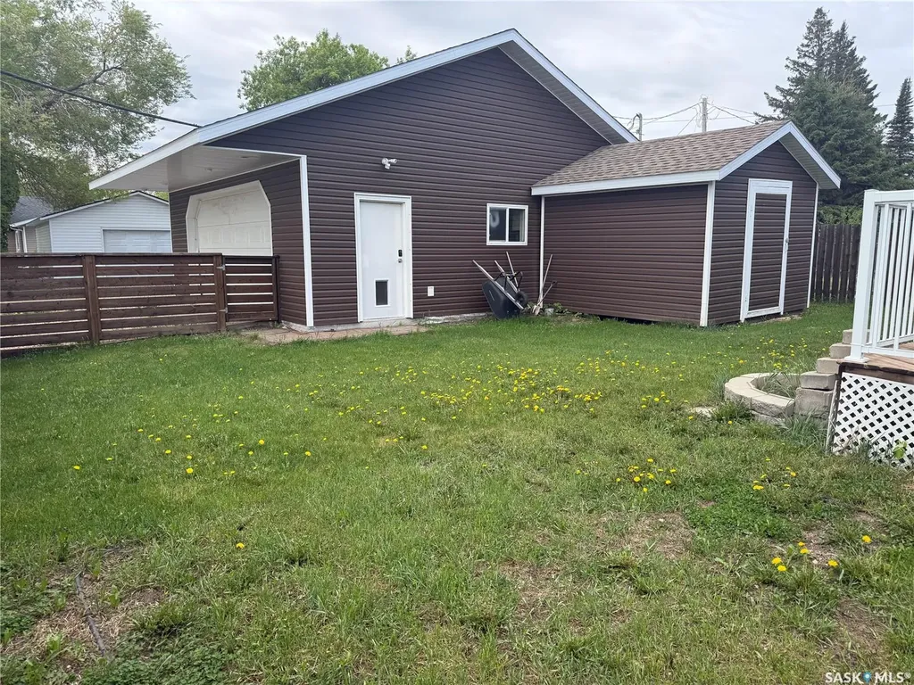 300 8th Avenue W Nipawin SK S0E 1E0