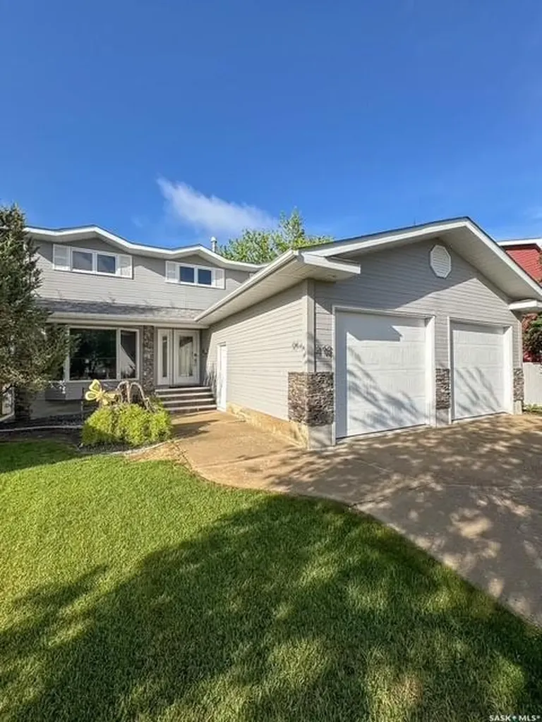 418 Curry Crescent Swift Current SK S9H 4X4