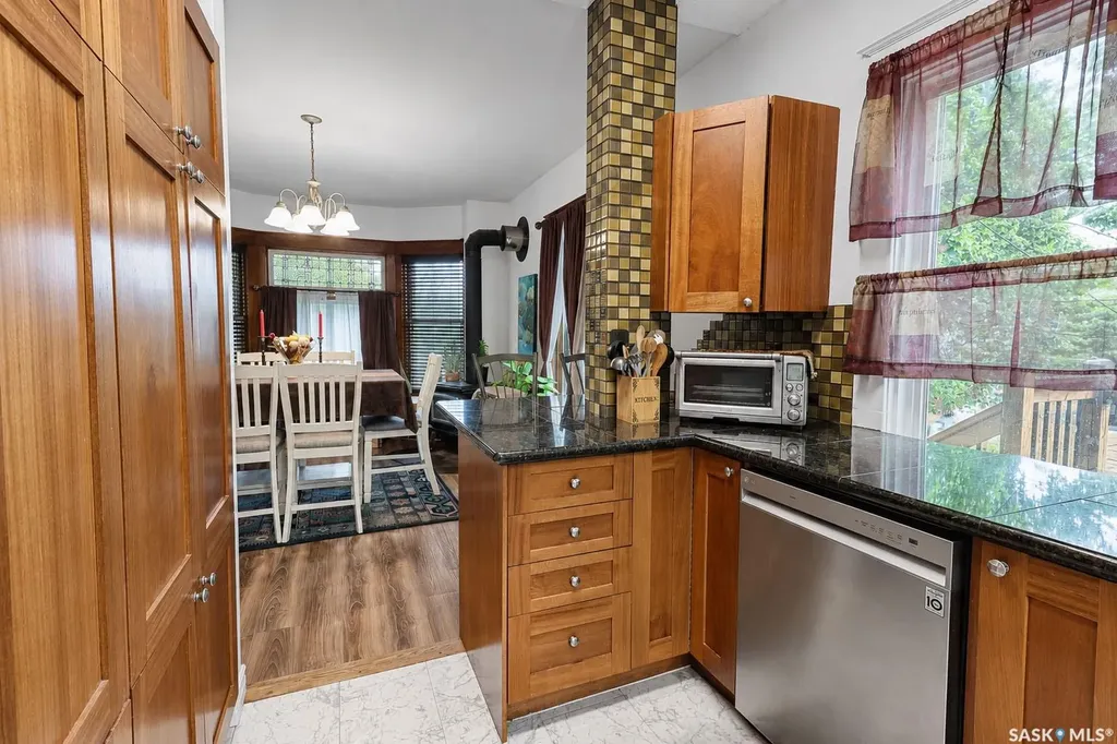 42 20th Street E Prince Albert SK S6V 1K4
