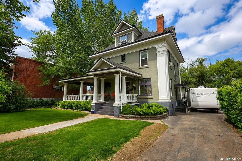 42 20th Street E Prince Albert SK S6V 1K4