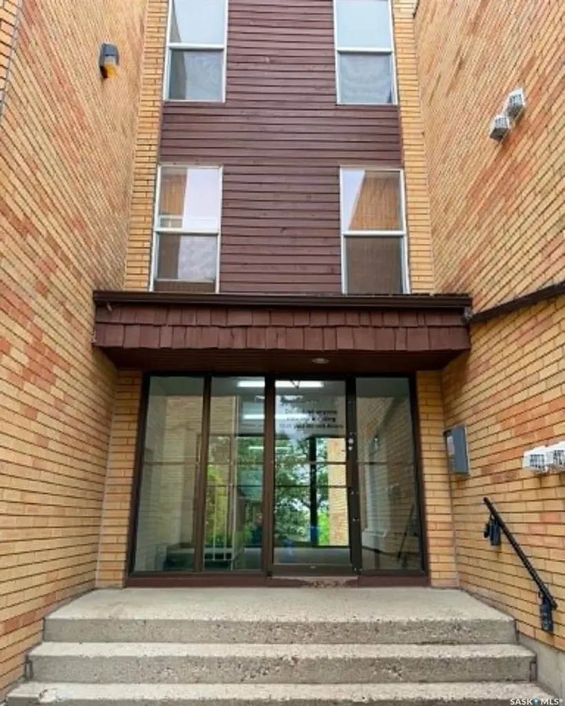 423 Tait Court Saskatoon SK S7L 7H5