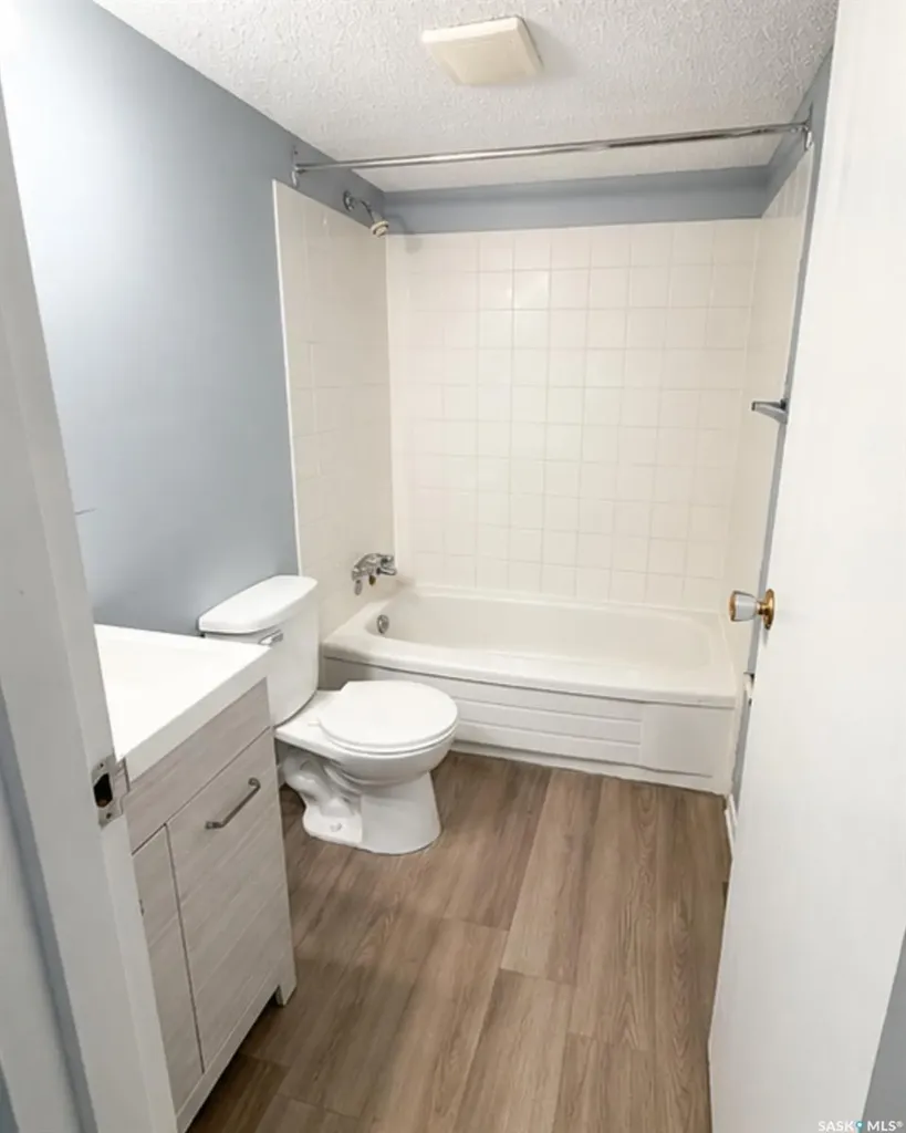 423 Tait Court Saskatoon SK S7L 7H5