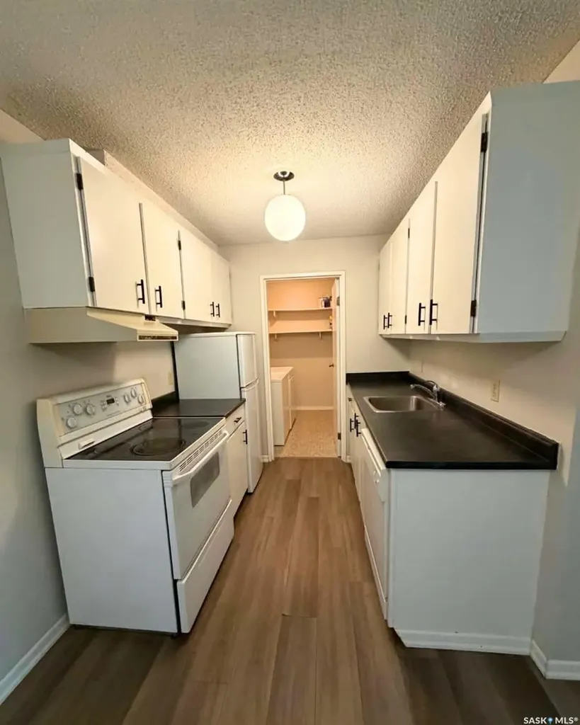 423 Tait Court Saskatoon SK S7L 7H5