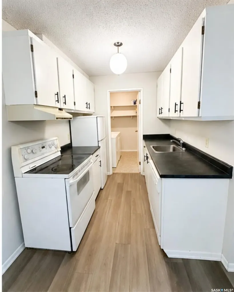 423 Tait Court Saskatoon SK S7L 7H5