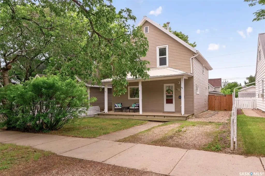 1040 Connaught Avenue Moose Jaw SK S6H 4B5