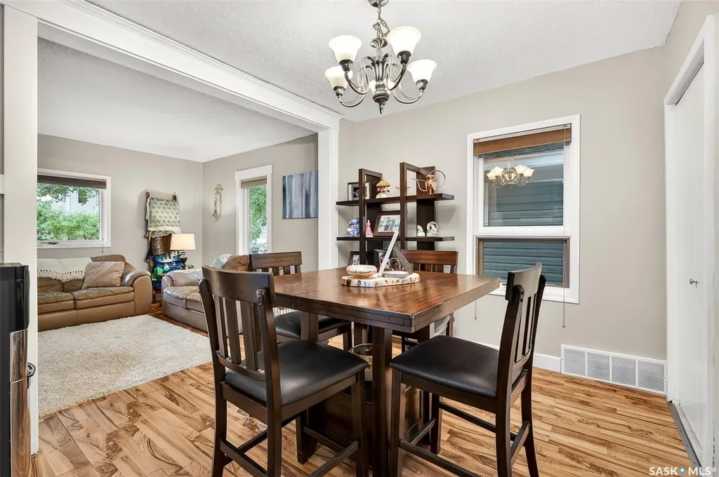 1040 Connaught Avenue Moose Jaw SK S6H 4B5