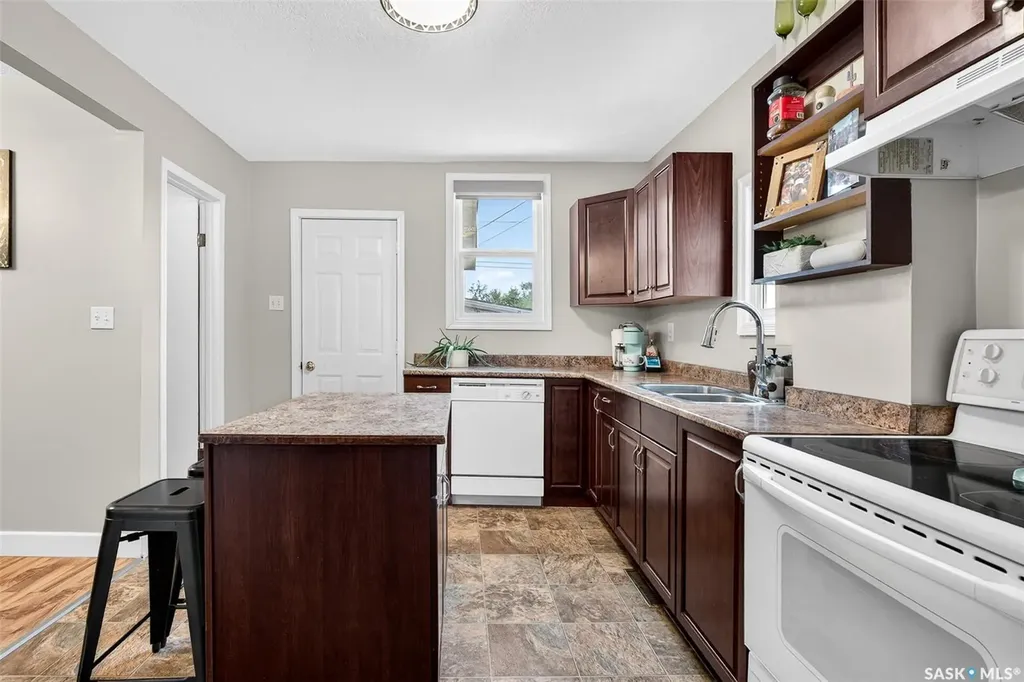 1040 Connaught Avenue Moose Jaw SK S6H 4B5