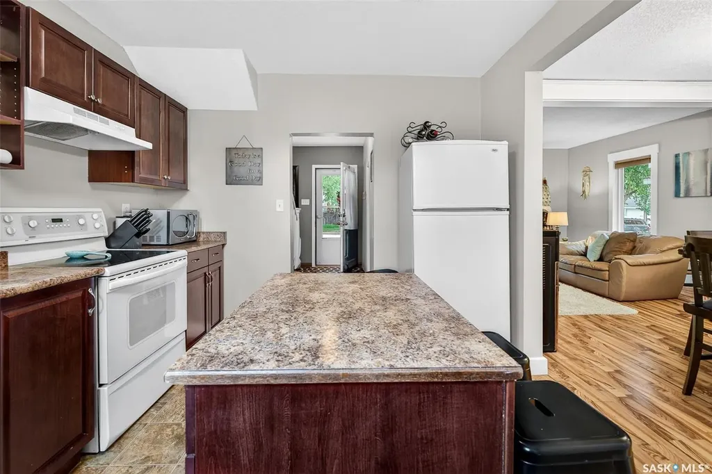 1040 Connaught Avenue Moose Jaw SK S6H 4B5
