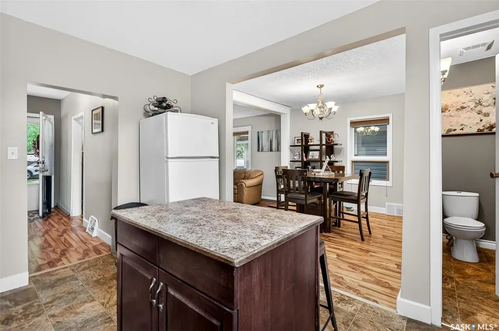 1040 Connaught Avenue Moose Jaw SK S6H 4B5
