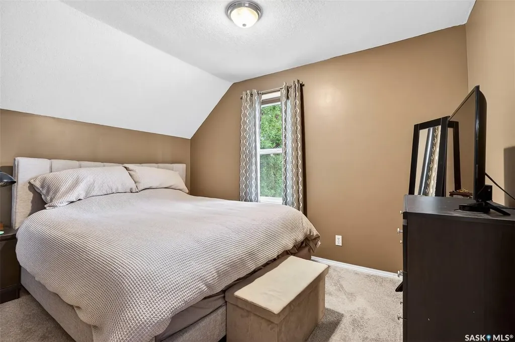 1040 Connaught Avenue Moose Jaw SK S6H 4B5