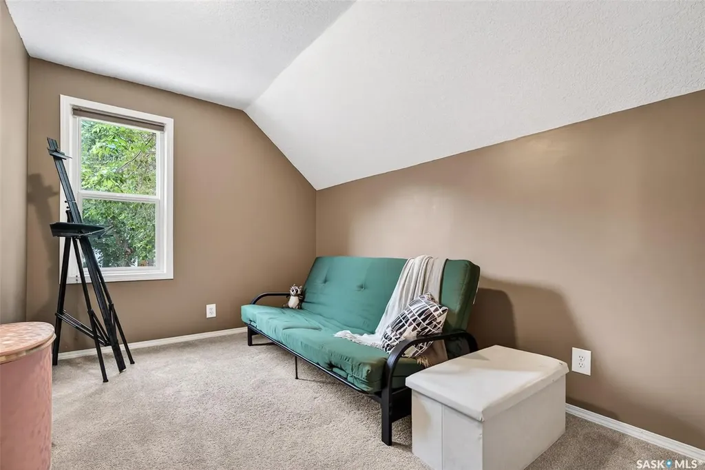 1040 Connaught Avenue Moose Jaw SK S6H 4B5