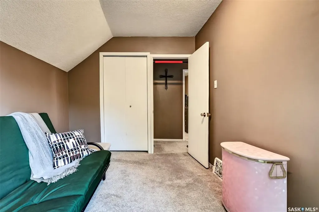 1040 Connaught Avenue Moose Jaw SK S6H 4B5