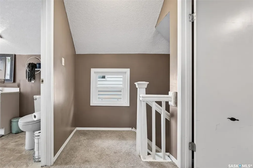 1040 Connaught Avenue Moose Jaw SK S6H 4B5