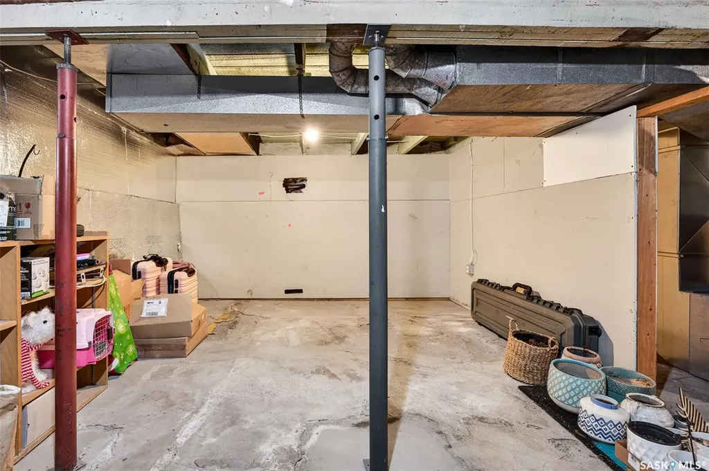 1040 Connaught Avenue Moose Jaw SK S6H 4B5