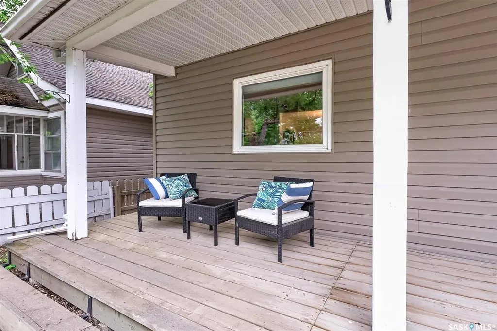 1040 Connaught Avenue Moose Jaw SK S6H 4B5
