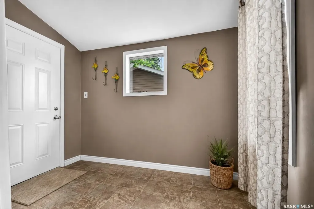 1040 Connaught Avenue Moose Jaw SK S6H 4B5
