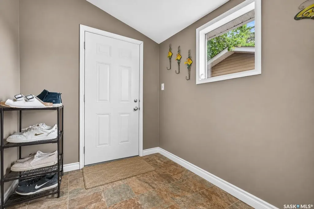 1040 Connaught Avenue Moose Jaw SK S6H 4B5