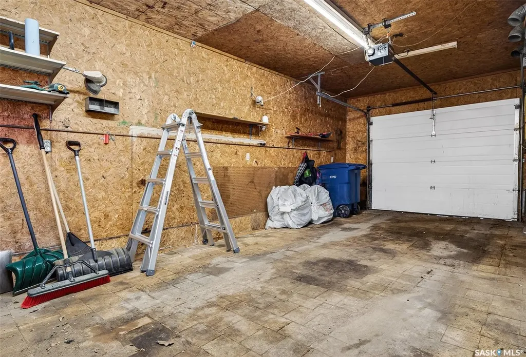 1040 Connaught Avenue Moose Jaw SK S6H 4B5