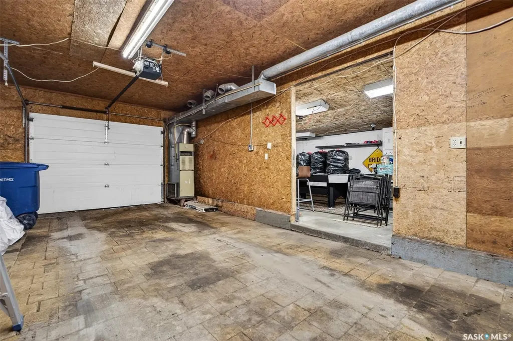1040 Connaught Avenue Moose Jaw SK S6H 4B5