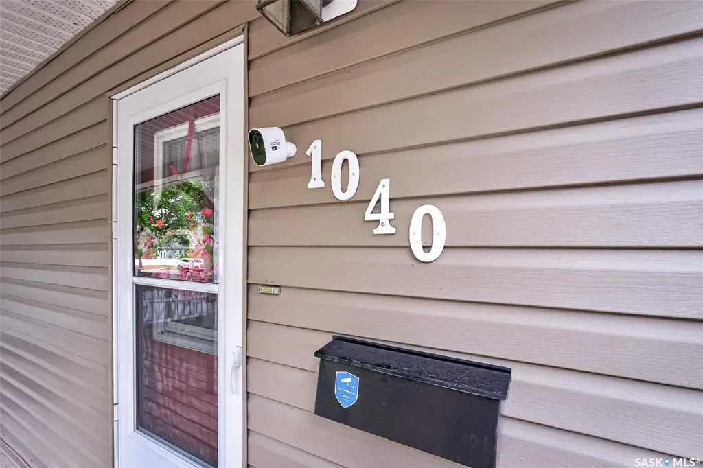 1040 Connaught Avenue Moose Jaw SK S6H 4B5