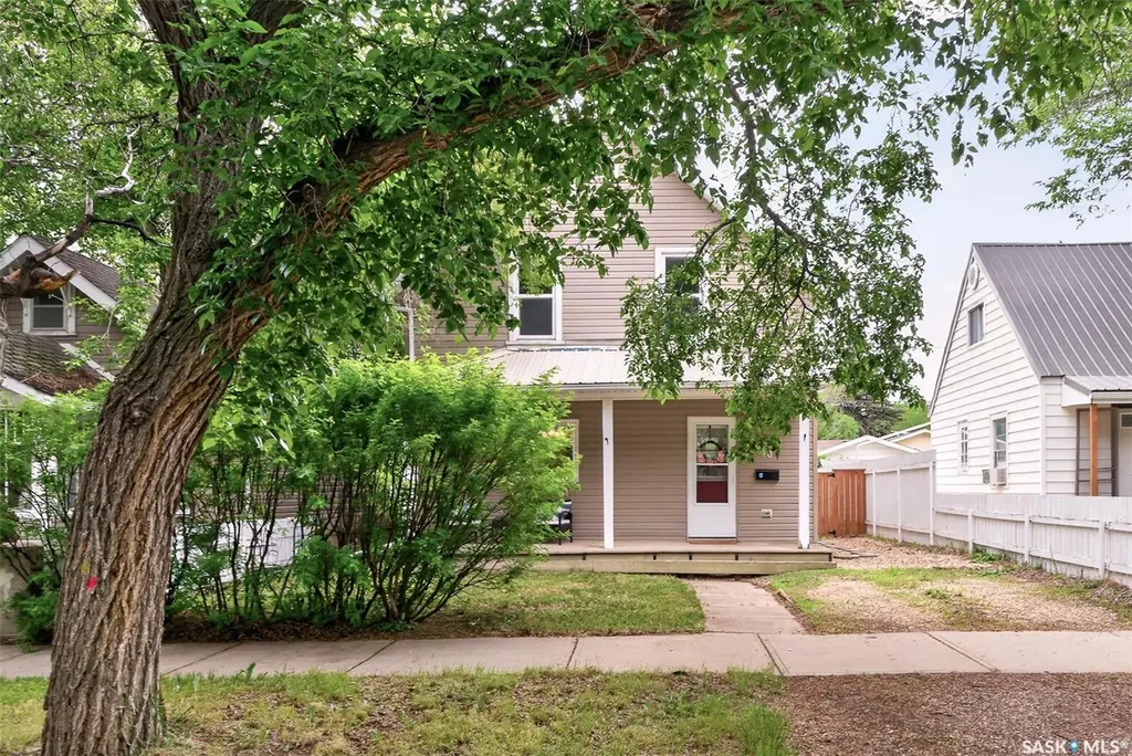 1040 Connaught Avenue Moose Jaw SK S6H 4B5