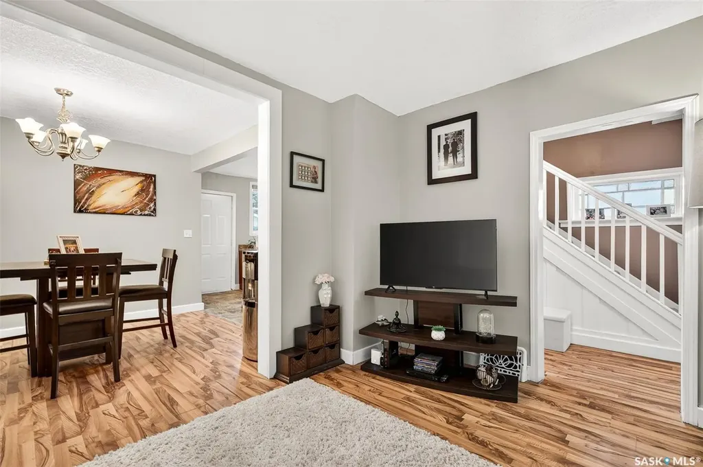 1040 Connaught Avenue Moose Jaw SK S6H 4B5