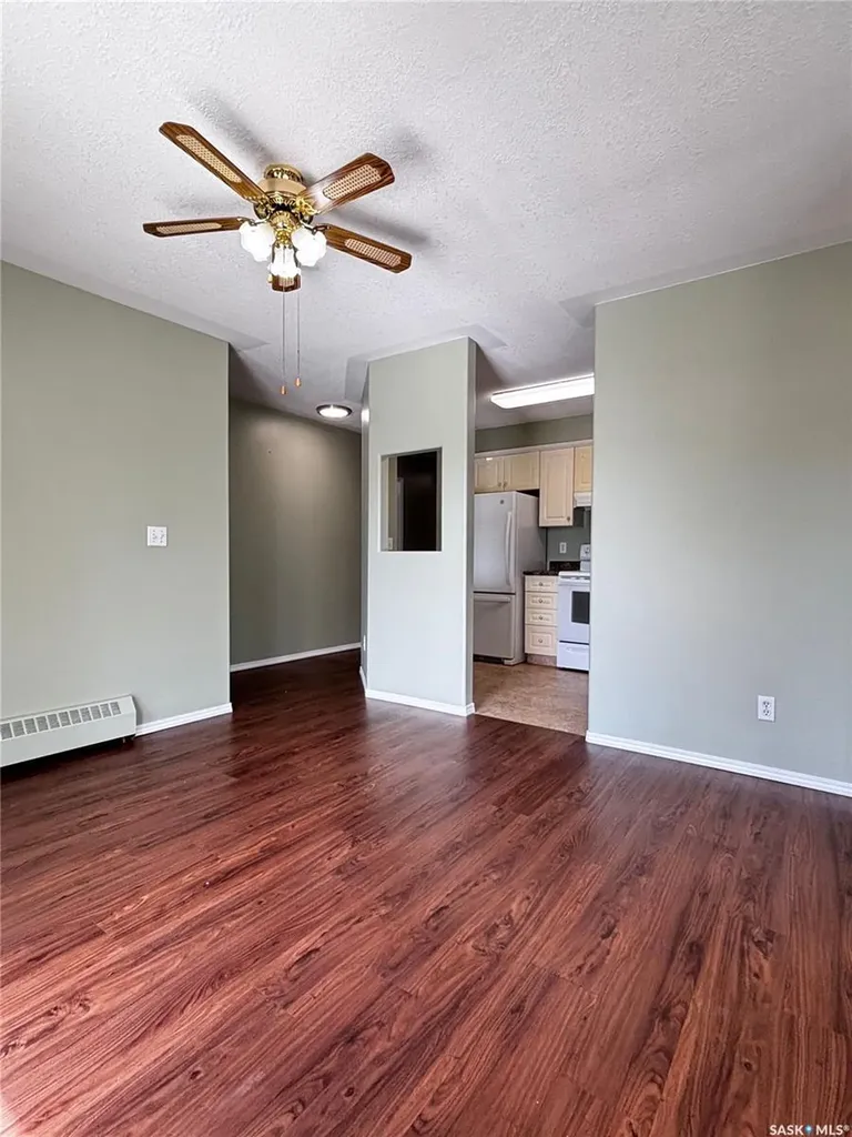 1202 1st Avenue NW Moose Jaw SK S6H 3N6