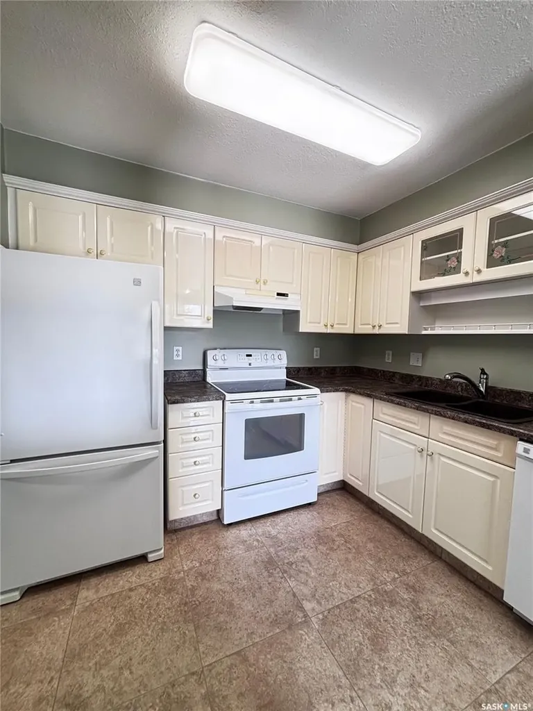 1202 1st Avenue NW Moose Jaw SK S6H 3N6