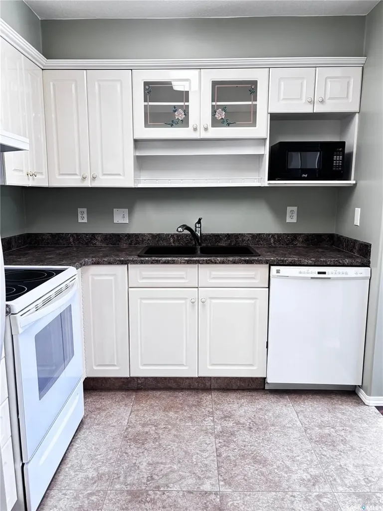1202 1st Avenue NW Moose Jaw SK S6H 3N6